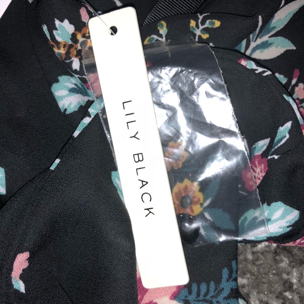 NWT $59 Lily Black Floral Tie Bell Sleeve SM / Med - Picture 3 of 7